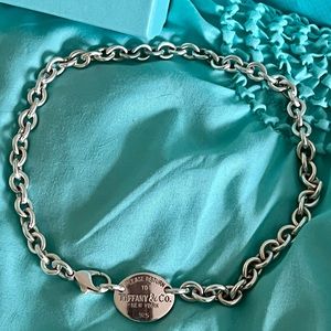 Tiffany & Co RTT oval tag necklace